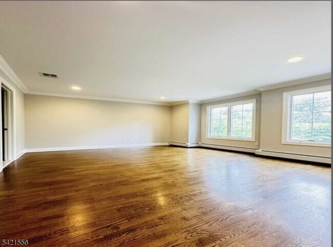 Building Photo - 46 Skymark Ct