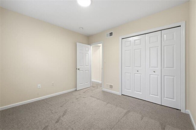 Building Photo - 223 Cottonwood Ln
