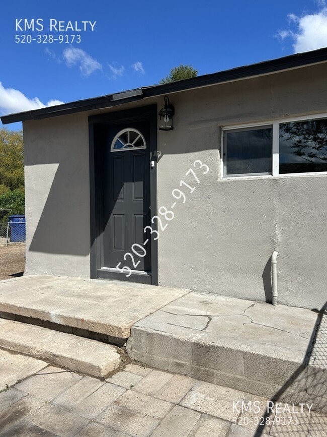 Building Photo - Newly Remodeled Duplex - OWNER/AGENT