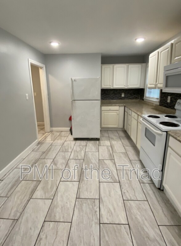 Building Photo - 2716 Ivy Ave