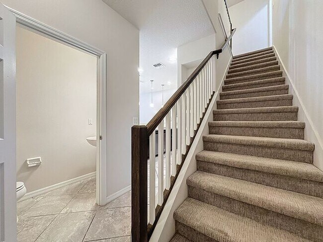Building Photo - Spacious Townhome for Rent in Tapestry