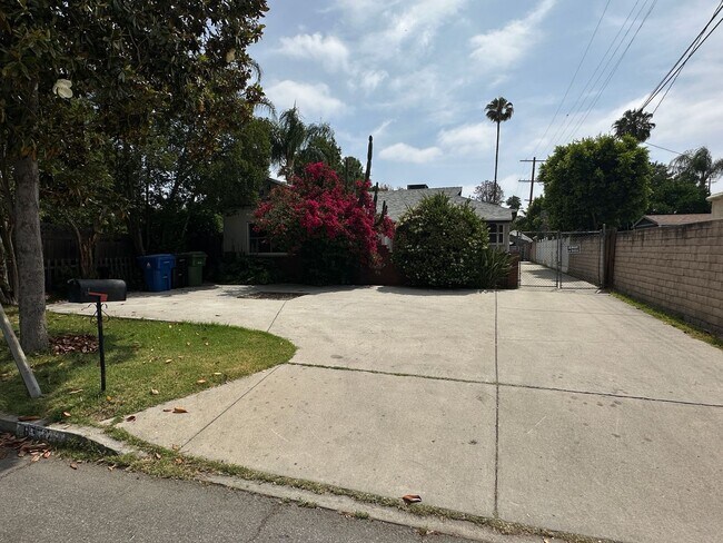 Primary Photo - 3 Bed, 2 Bath Home in Lake Balboa