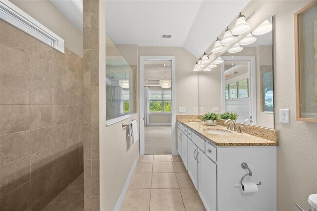 Building Photo - 2880 E Lake Pointe Dr