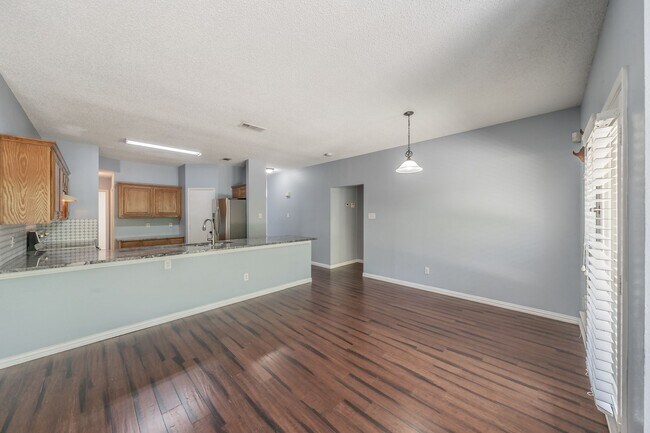 Building Photo - Spacious single-story 4-bedroom, 2-bath home in Arlington, Mansfield ISD