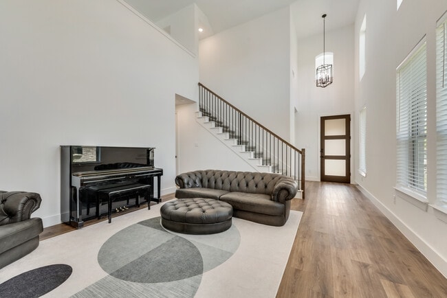 Building Photo - 2716 Runnels Ct