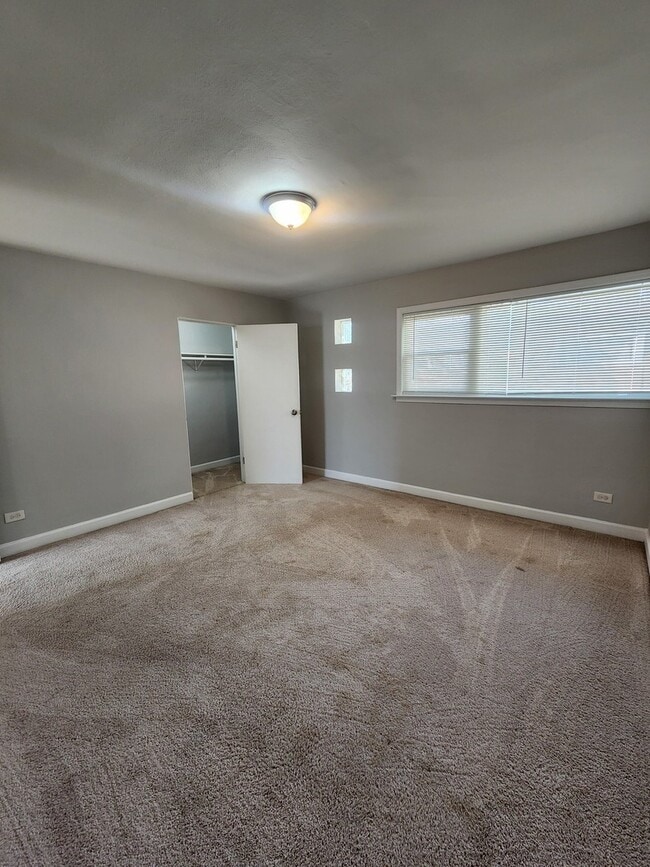 Building Photo - 1336 Wentworth Ave