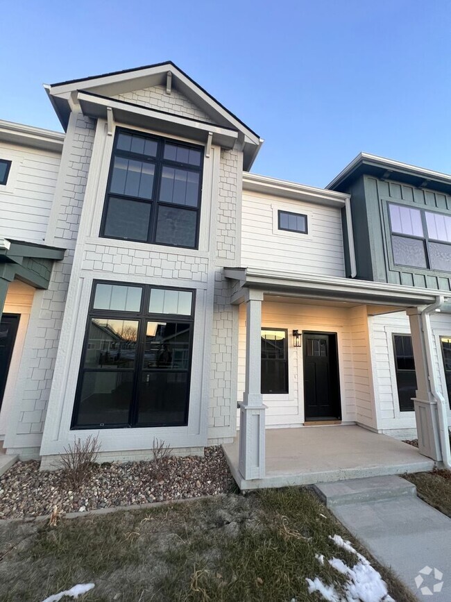 Building Photo - Brand New Townhouse for Rent - Prairie Tra...