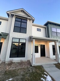 Building Photo - Brand New Townhouse for Rent - Prairie Tra...