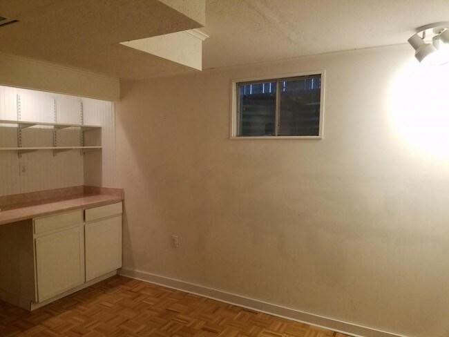 Building Photo - 2633 Danbury Dr