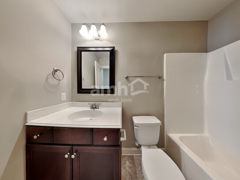 Building Photo - 1405 Yellow Wood Dr