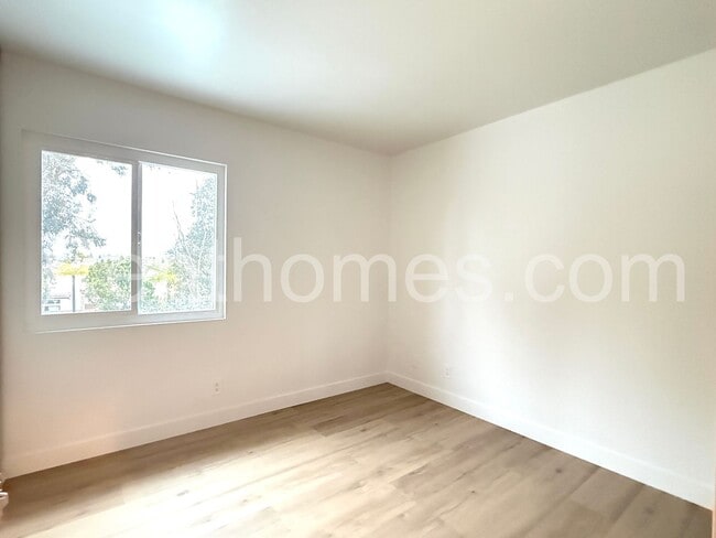 Building Photo - 9342 Twin Mountain Cir