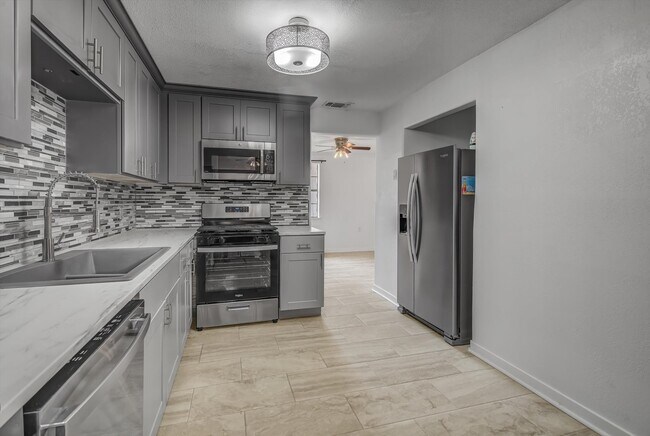 Building Photo - 2128 59th St