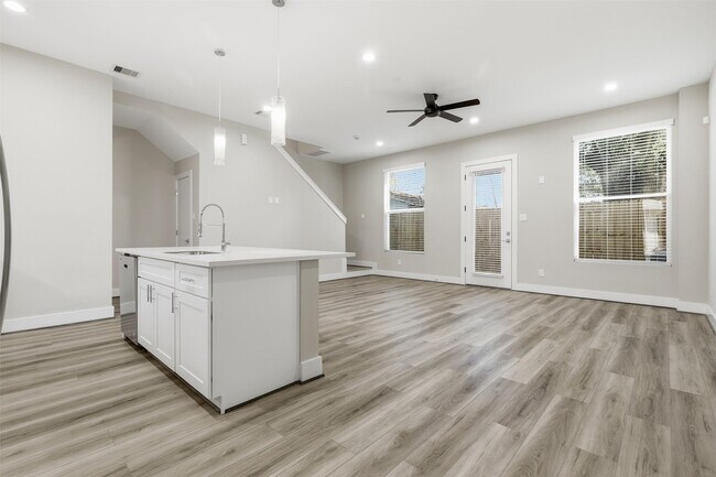 Building Photo - 11 Wellford St