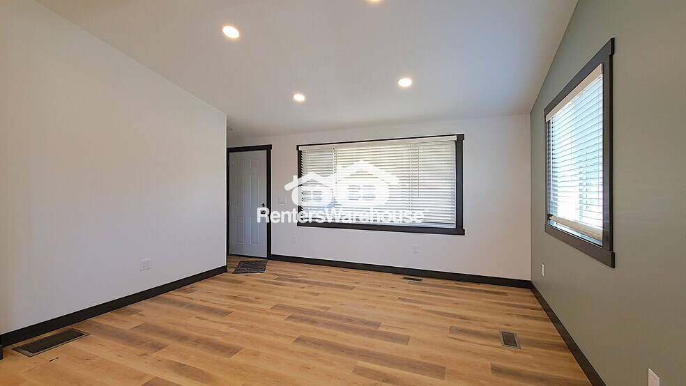 Building Photo - 175 W Grove St