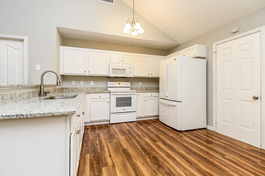 Building Photo - 1339 Macduff Dr