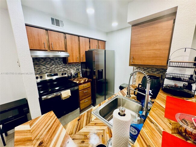 Building Photo - 2900 S University Dr