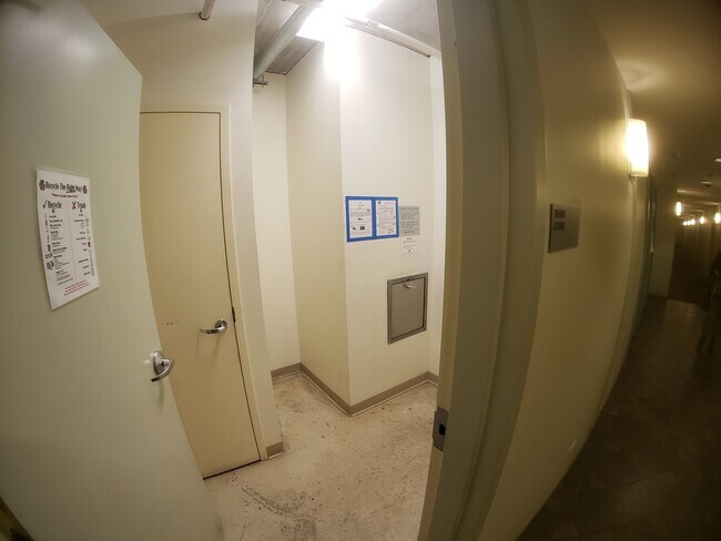 Building Photo - 100 N Hermitage Ave