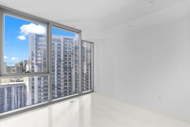 Building Photo - 300 Biscayne Blvd Way
