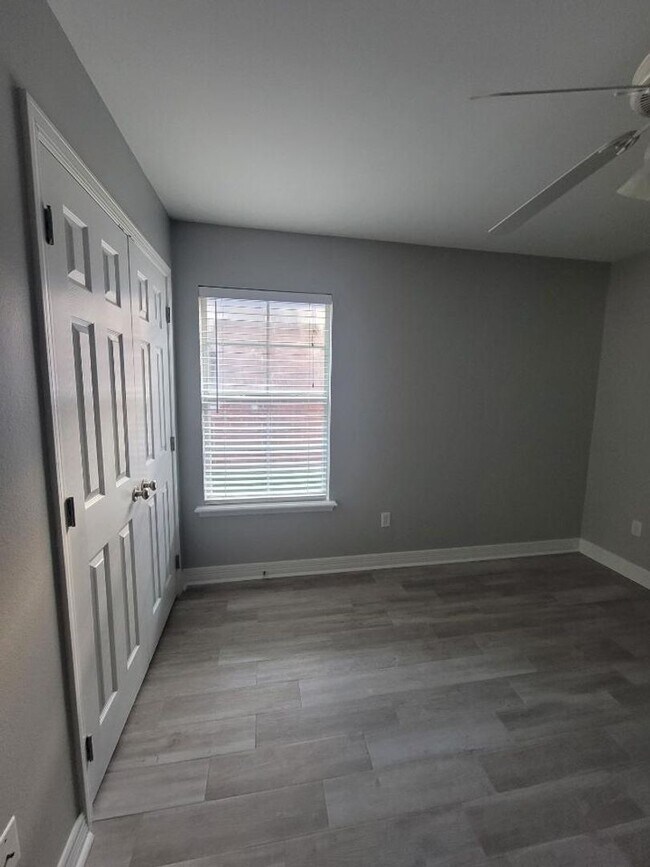 Building Photo - 265 Avondale Ln