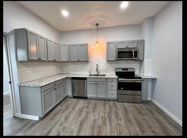 Building Photo - 304 N Linwood Ave
