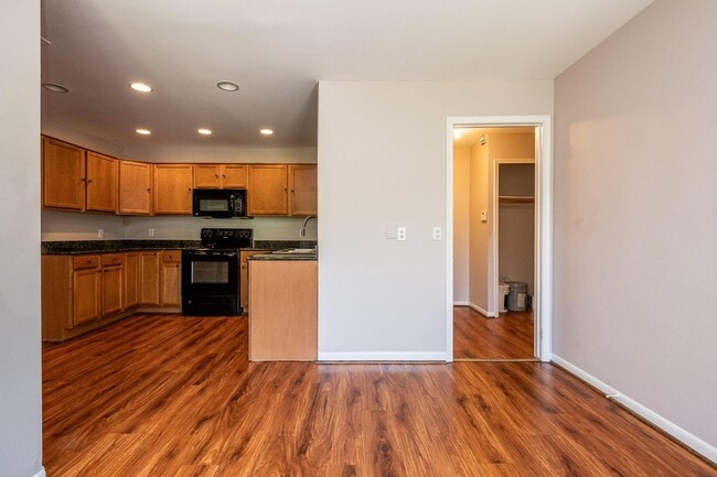 Building Photo - 6979 Pebble Creek Woods Dr