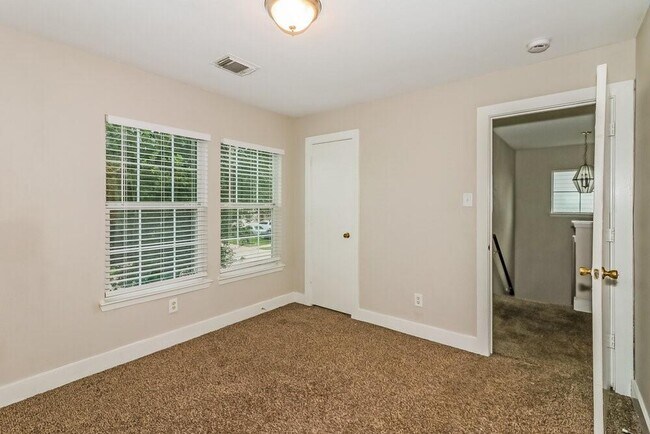 Building Photo - 20014 Rustic Lake Ln