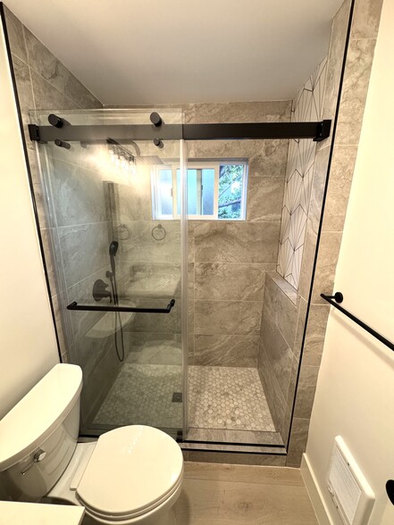 Building Photo - 603 Woodside Way