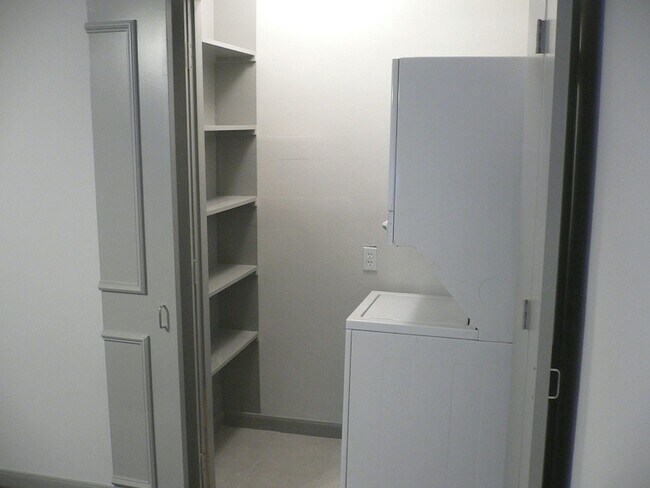 Building Photo - 9820 Park Ln Pl