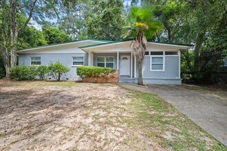 Building Photo - 1908 Dahlia Dr
