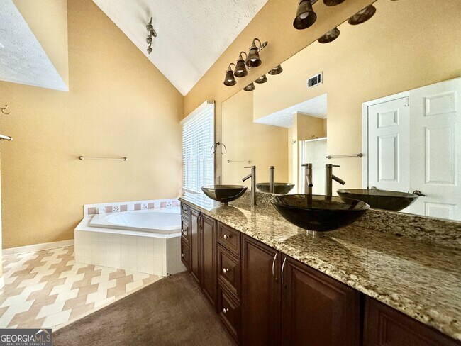 Building Photo - 155 Autumn Moon Trail