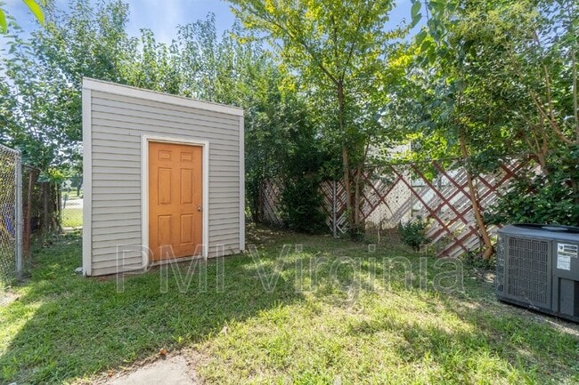 Building Photo - 909 E Liberty St