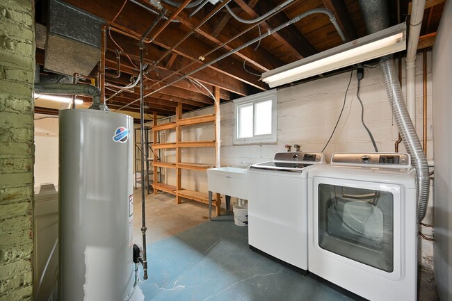 Building Photo - 387 N Montclair Ave