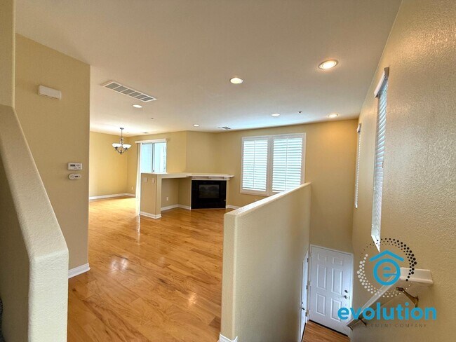 Building Photo - 810 Harbor Cliff Way