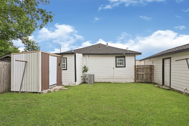 Building Photo - 8005 Wiggins St