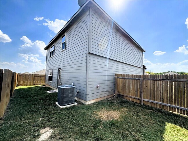 Building Photo - 356 Cres Park Dr