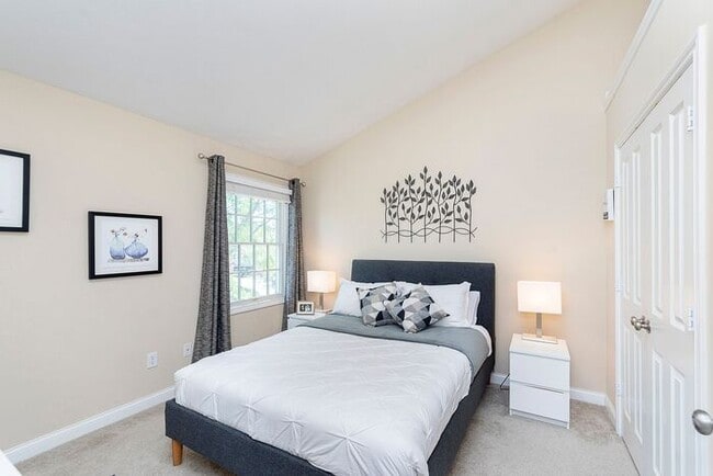 Building Photo - Beautiful 3 Bed Townhome In the Heart Of Village Of West Clay!