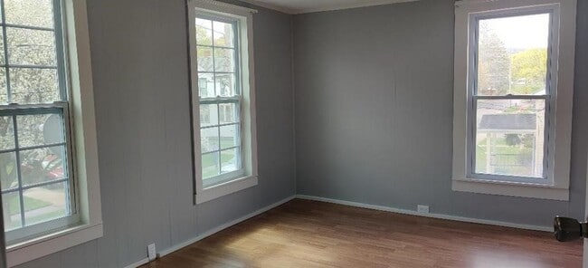 Building Photo - 54 Cedar St