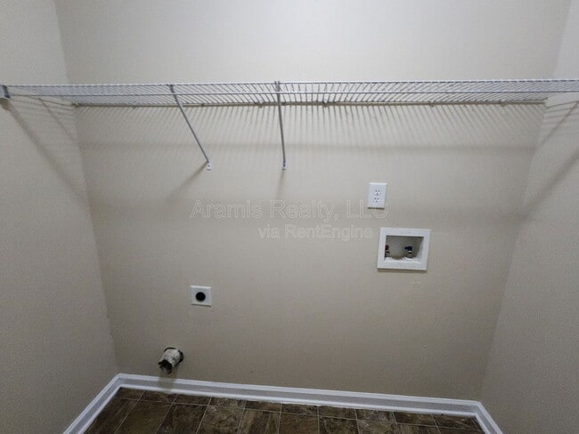 Building Photo - 1428 Autumn Wood Trail