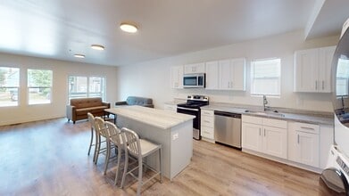 Building Photo - 912 Mary-912M3-B5