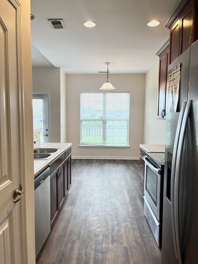 Building Photo - 3 Bedroom, 1 bath, with fenced in backyard...