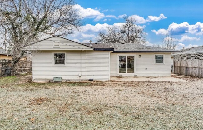 Building Photo - Spacious Single Family Home in South Wichita