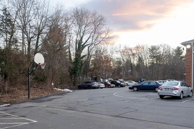 Building Photo - 11 Leonard Rd