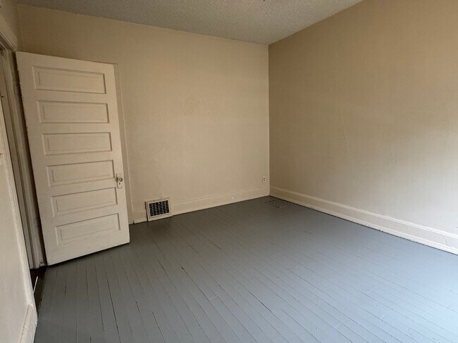 Building Photo - 1421 Grand Ave