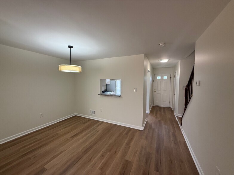 Building Photo - 32 Cherokee Dr