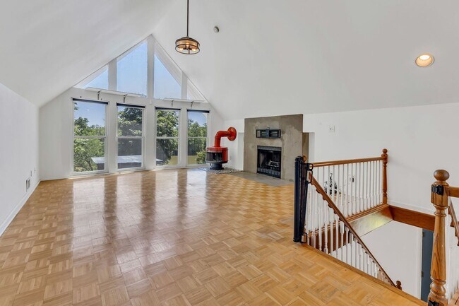 Building Photo - Available now! 3 BR/3BA Madson riverfront ...