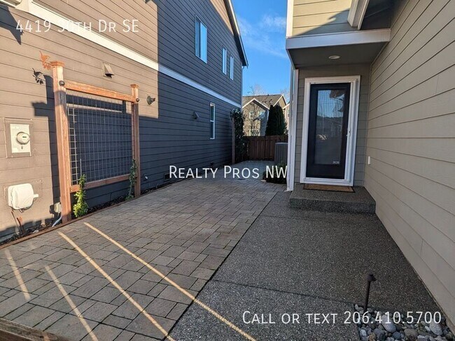 Building Photo - 4419 30th Dr SE