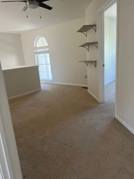 Building Photo - 41861 Yeats Dr