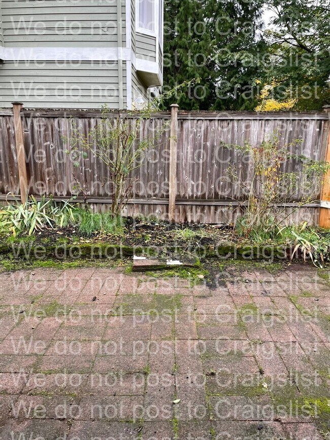 Building Photo - Olympic Hills 4bedroom / 1.5 bath home wit...