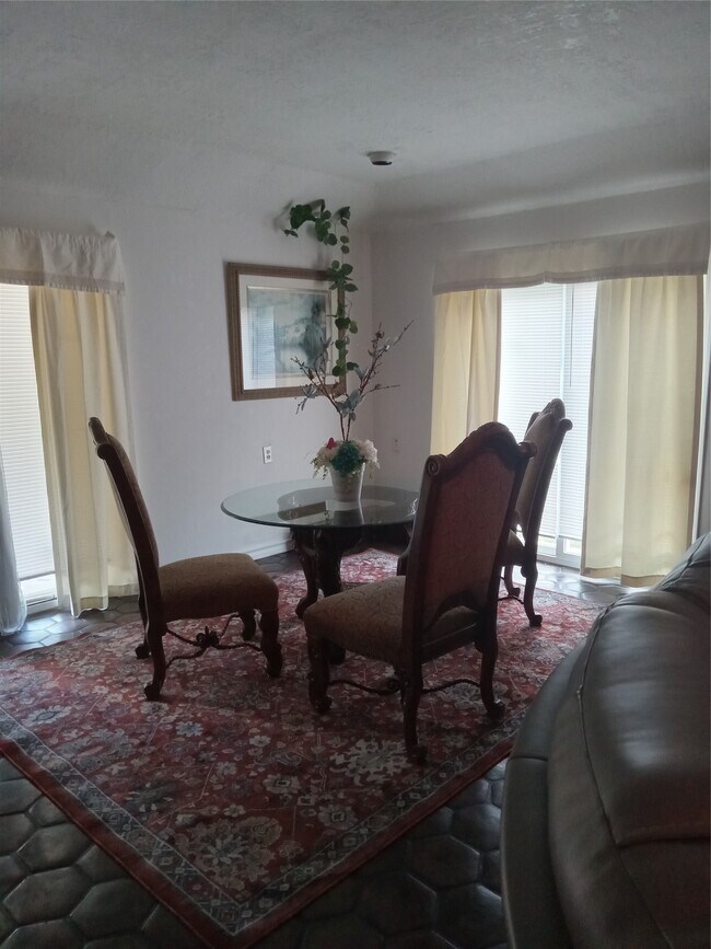 Building Photo - 15910 Hartman Rd