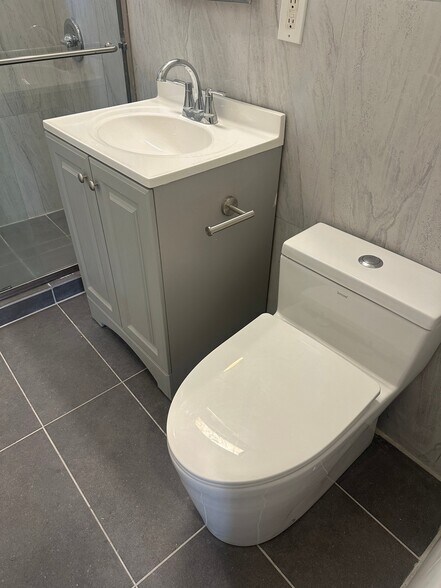 Building Photo - 1317 W 97th St